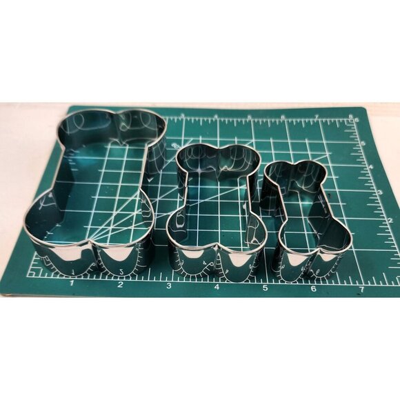 Set Of 3 Stainless Steel Bone-Shaped Cookie Cutters For Baking & Dog Treats - Picture 3 of 6